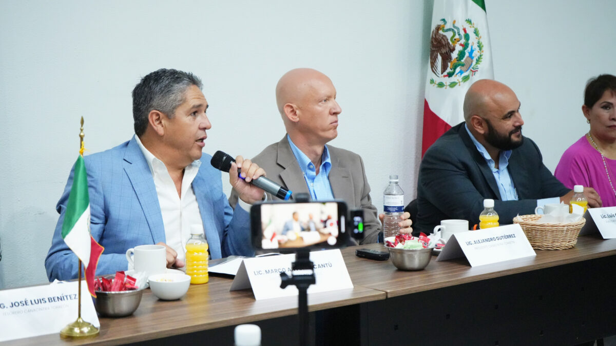 Firma de convenio entre CANACINTRA Torreón e ICATEC.