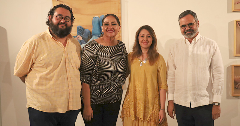 Anna López Anaya inaugura su exposición La Transparencia en la Pintura.