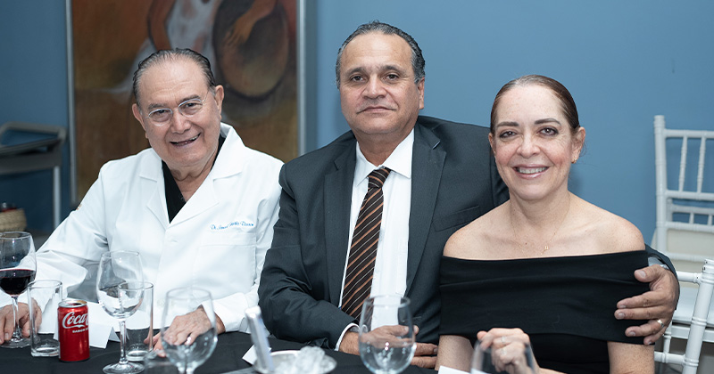 Ismael Trevino, Jorge Murra y Claudia Mijares.