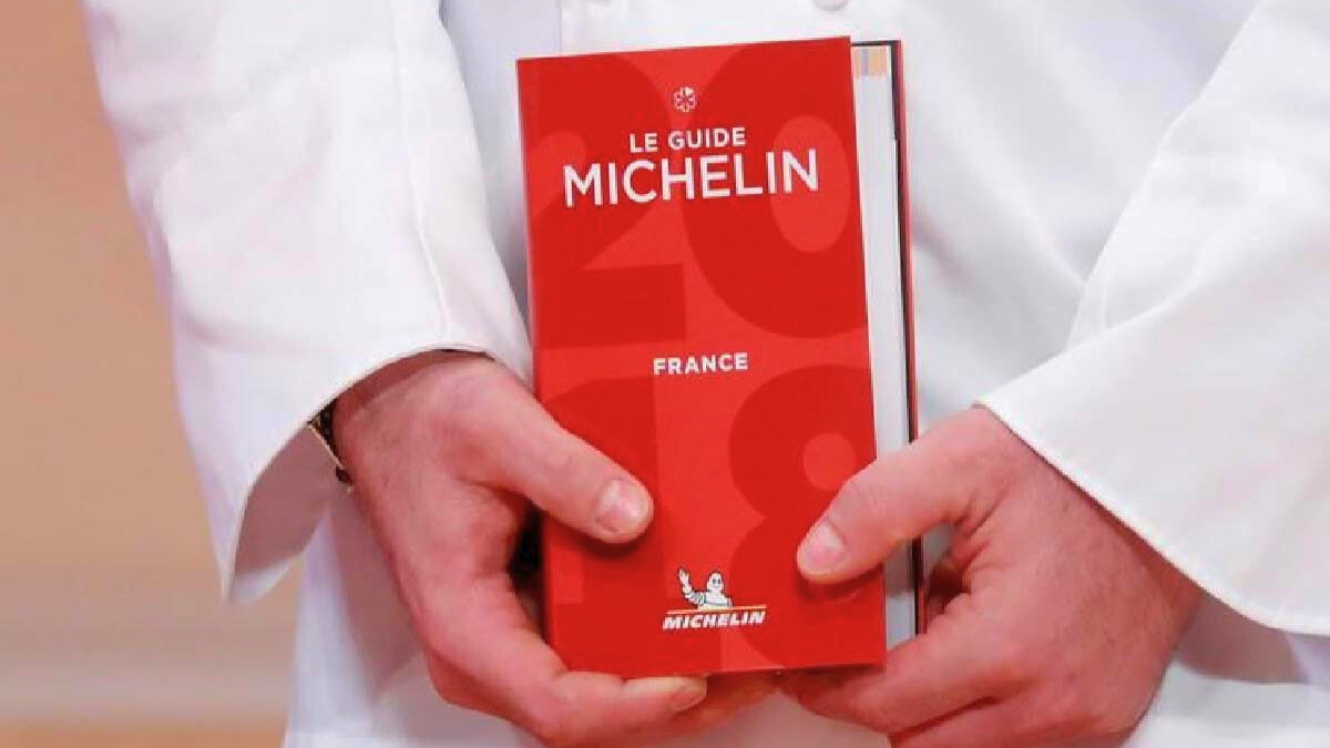 La icónica Guía Michelin, conocida por sus estrellas, se ha convertido en un referente global en el mundo gastronómico.