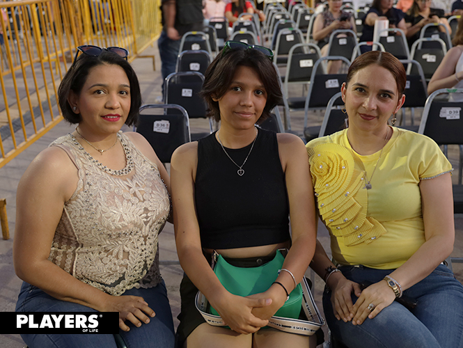 Kathy Farías, Linette Castillo y Cynthia Farías.