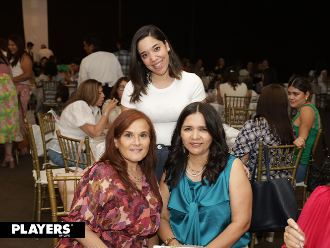 Odilia Flores, Cristina y Consuela Meza.