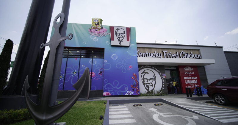 Ejemplo de la sucursal temática de Bob Esponja de KFC Plaza Patria