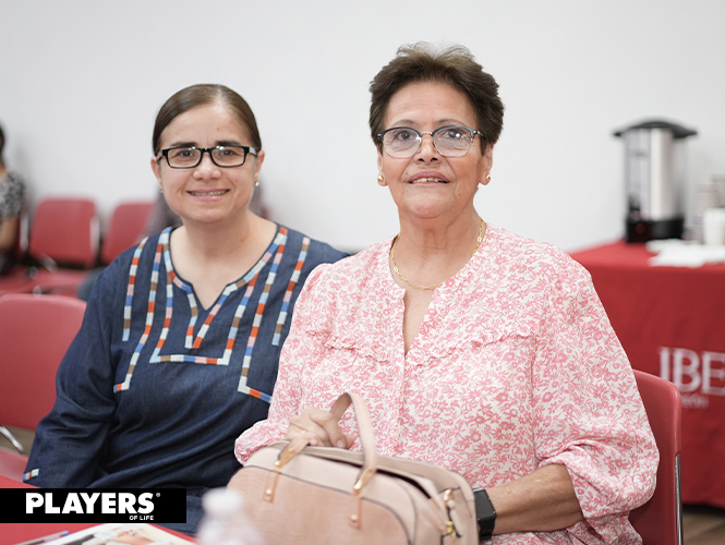 Lucy Lozano y Analiz Martínez.