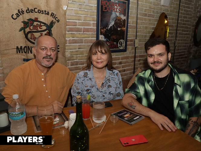 Roberto Gutiérrez, Claudia López y Billy.