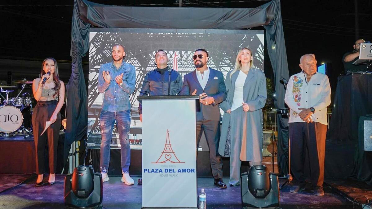 Apertura de la Plaza del Amor e inauguración de carrusel en Gómez Palacio.