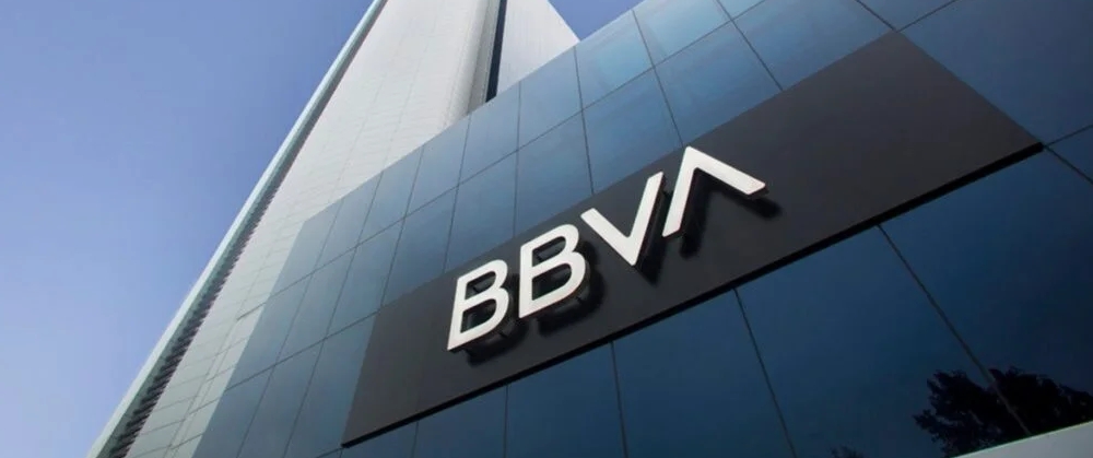 El banco BBVA confirmó el cierre masivo de cuentas en México