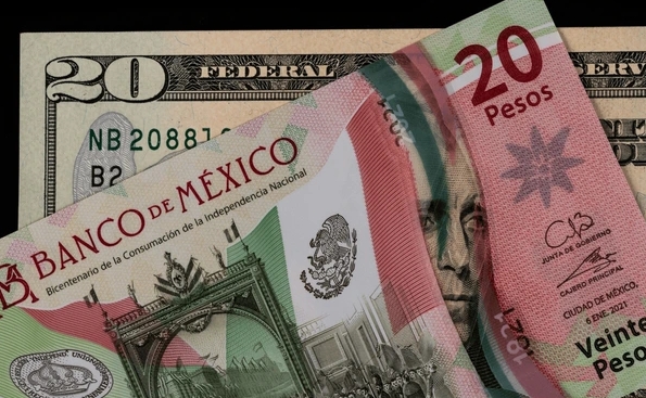El precio del dólar en México tuvo un alza tras pausa de Tesla