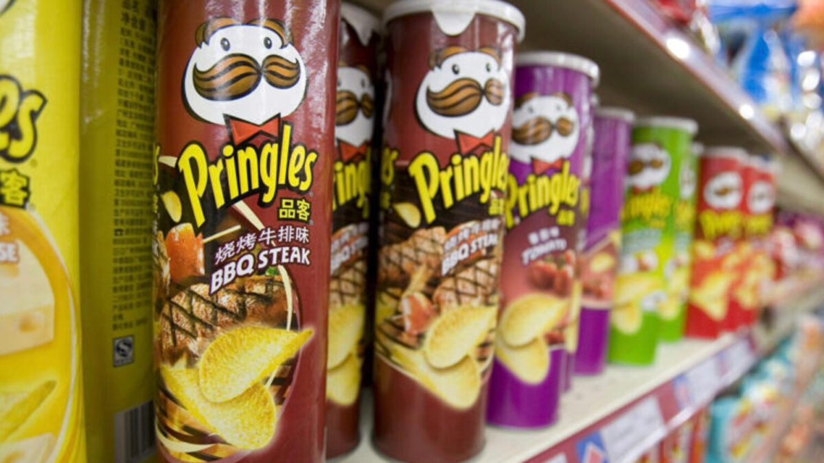 ¿Adiós a Pringles? Mars, fabricante de M&M’s y Snickers compra a Kellanova, dueña de las papas