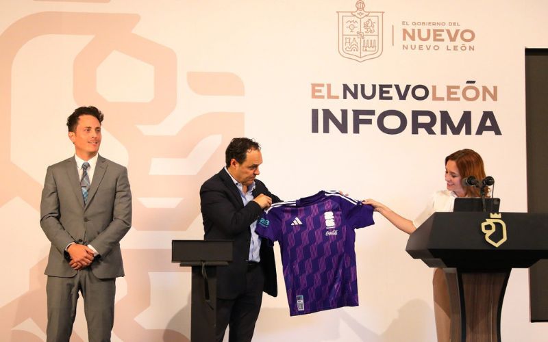 Presentación del Jersey Oficial del Juego de Leyendas Monterrey