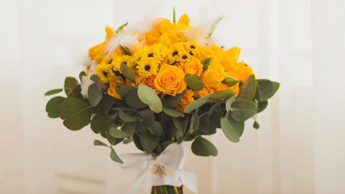 ¿Por qué se regalan flores amarillas el 21 de septiembre? El verdadero origen de la tradición