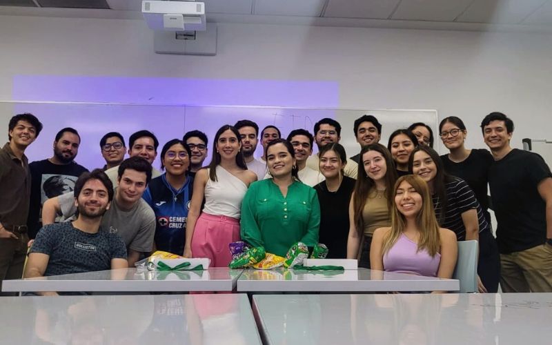 María José en compañía de sus alumnos