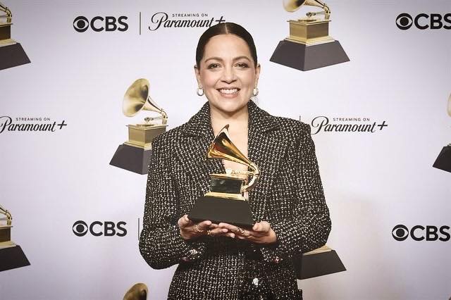 CUÁNTOS PREMIOS TIENE NATALIA LAFOURCADE