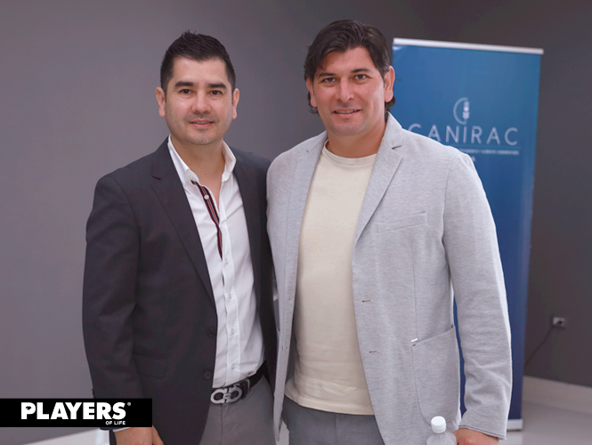 Oliver Sifuentes y Francisco Santibáñez Noé.