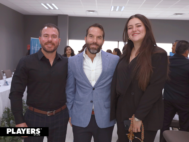 Vicente Revuelta Ortueta, Alberto Hernández y Gretta Von Bertrab Galán.