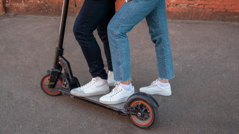 Las medidas que buscan aplicar en Torreón contra los patines eléctricos es para reducir accidentes. (Foto: Freepik)