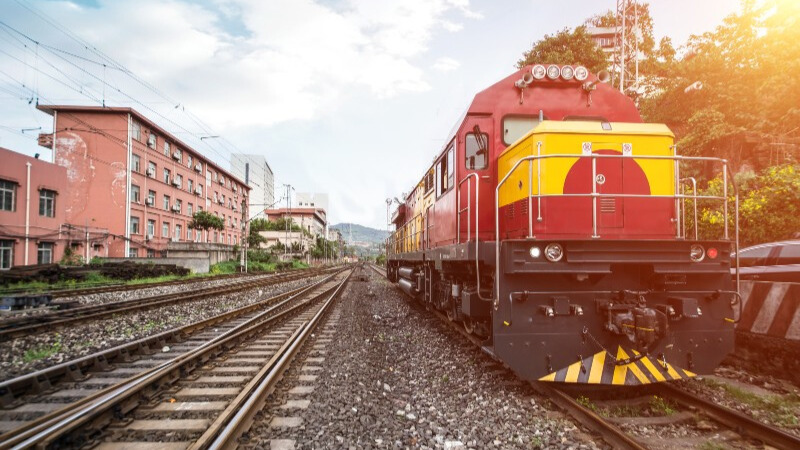 El tren Saltillo-Nuevo Laredo requerirá la construcción de 341.27 de vía férrera. (Foto: Freepik)