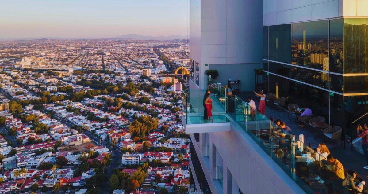 360º Rooftop Bar del Hotel RIU Plaza Guadalajara: Un nuevo espacio de vanguardia para todos