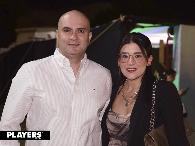 Alejandro Castañeda y Denisse Flores.