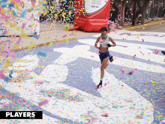 Fanny Oropeza, ganadora del Maratón Lala 2025 en la categoría femenil.