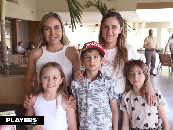Nancy González, Nadia Valdez, Isabela, Efrén y Luciano.