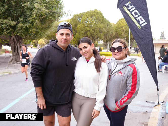 Isaac Flores, Victoria Flores y Brenda Espeleta.