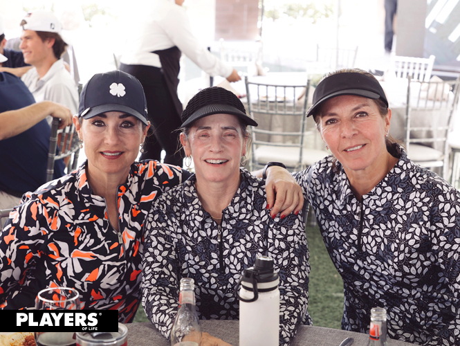Mónica Saldaña, Marcela y Mónica Hoyos.