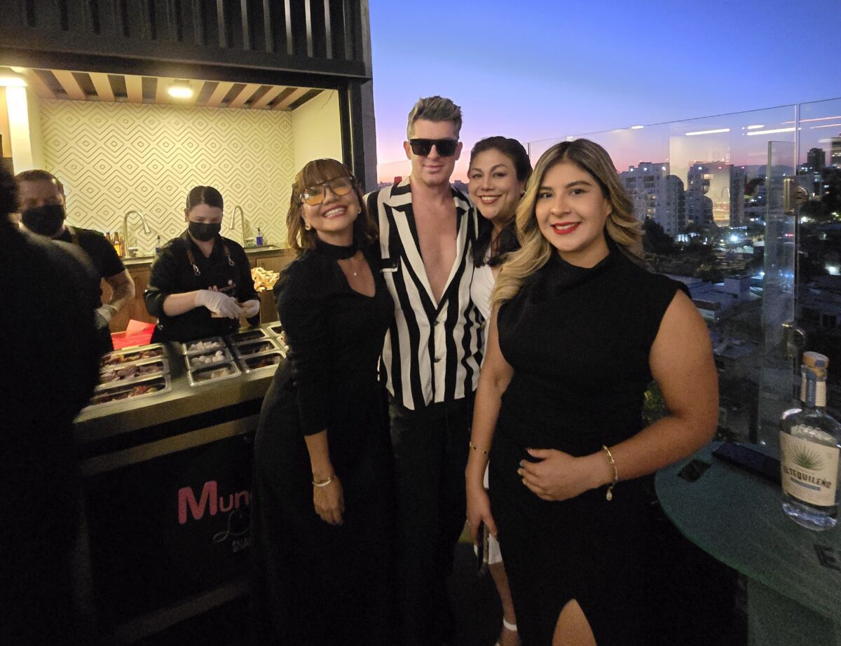 Entre los invitados se encontraban colaboradores de la empresa, clientes, empresarios, líderes, influencers, aliados comerciales y medios de comunicación.