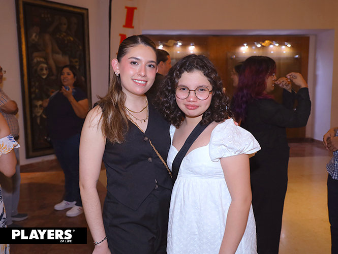 Evelyn Luévanos y Gaby Casas.