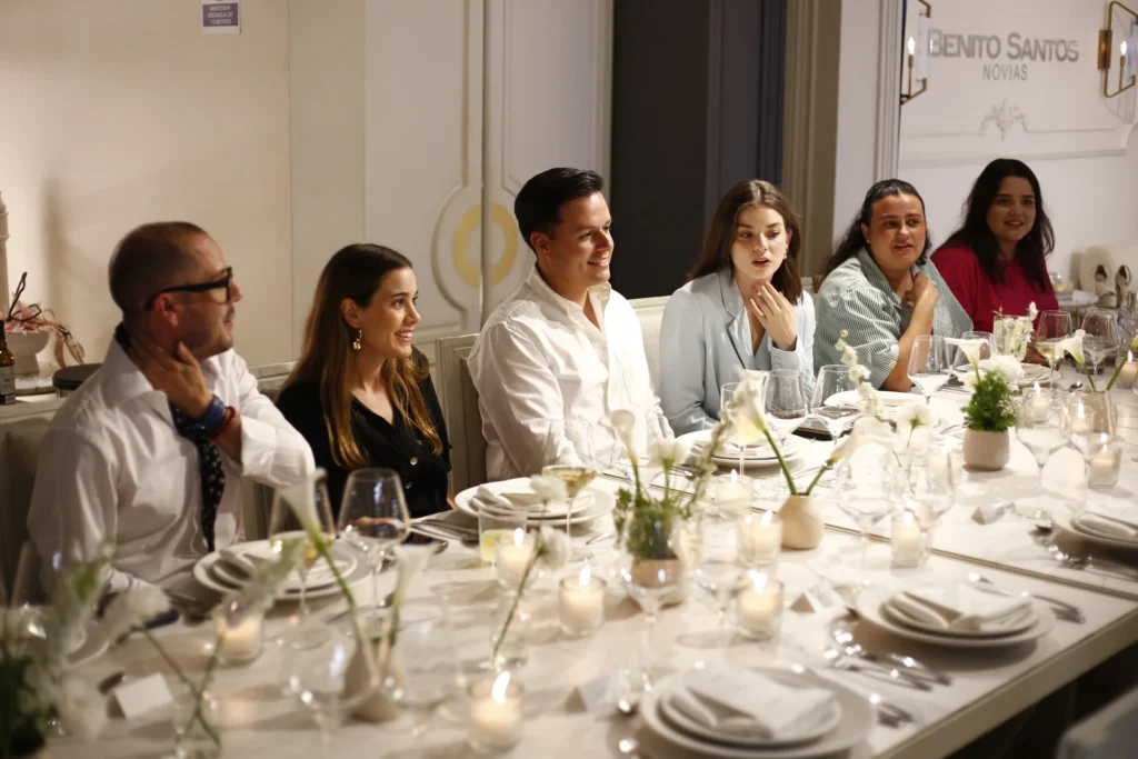 Moisés Amezquita, Isabel Pedroche, Javier Buenrostro, Ale Casas, Natalia González y Regina Martínez