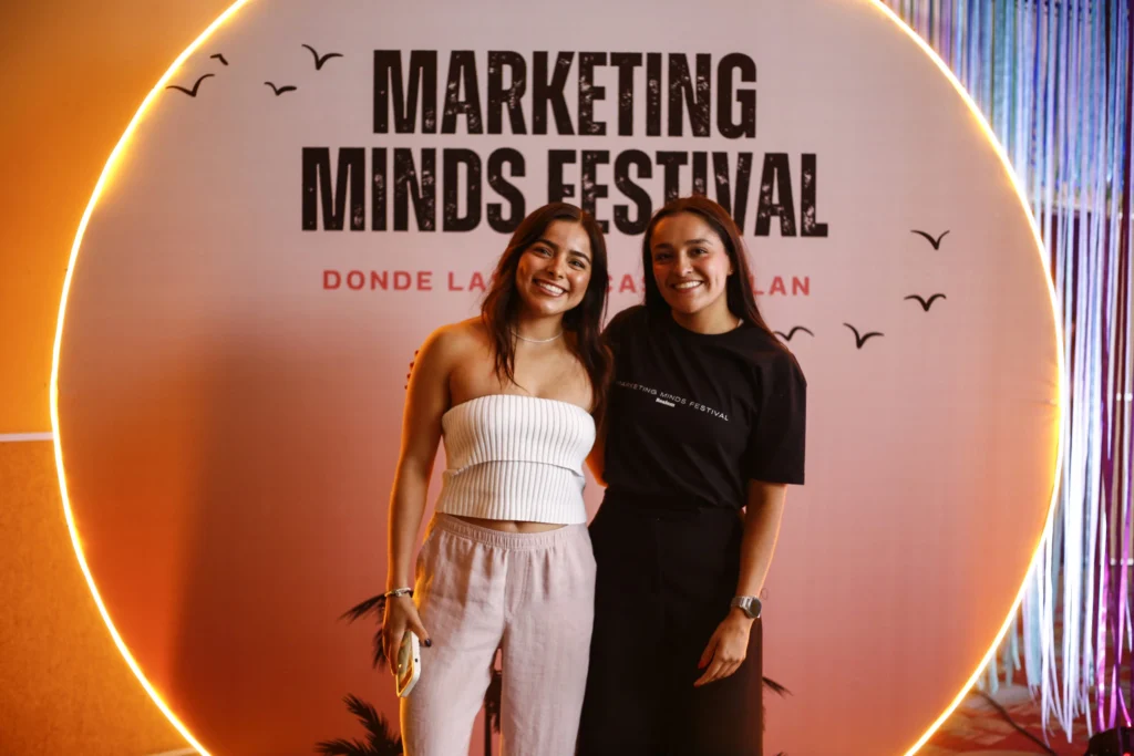 Sara Santillán y Paulina Santillan