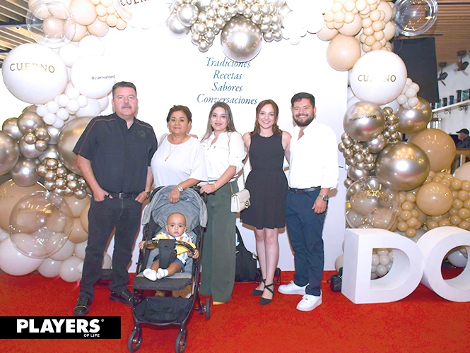 Hector Velazquez, Margarita López, Hector Velazquez, Lucero Velazquez, Natalia García y Hector Velazquez