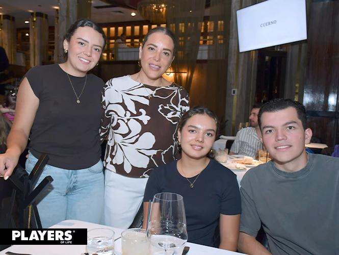 Ximena Montes, Karen Amaro, Fátima Montes y Emiliano Flores