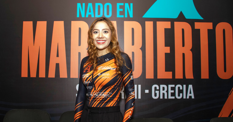 Alejandra Iturbe nadará 2.4 km en el Mar Egeo, Santorini 2025