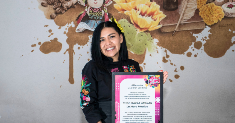 Chef Mayra Arenas recibe reconocimiento en La Gran Vendimia por su aporte a la gastronomía del noreste