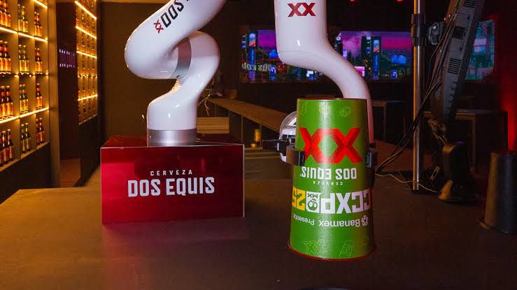 Brazos robóticos que escarchan vasos