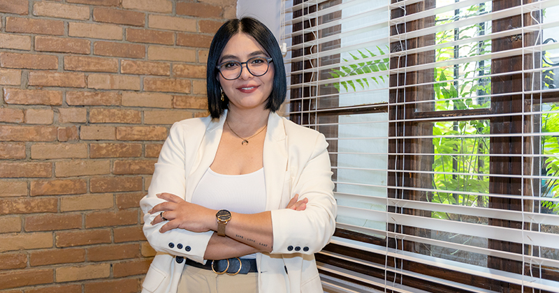 América Perales se distingue por marcar una pauta distinta en la forma de construir marcas, liderar equipos y acompañar a otros emprendedores.