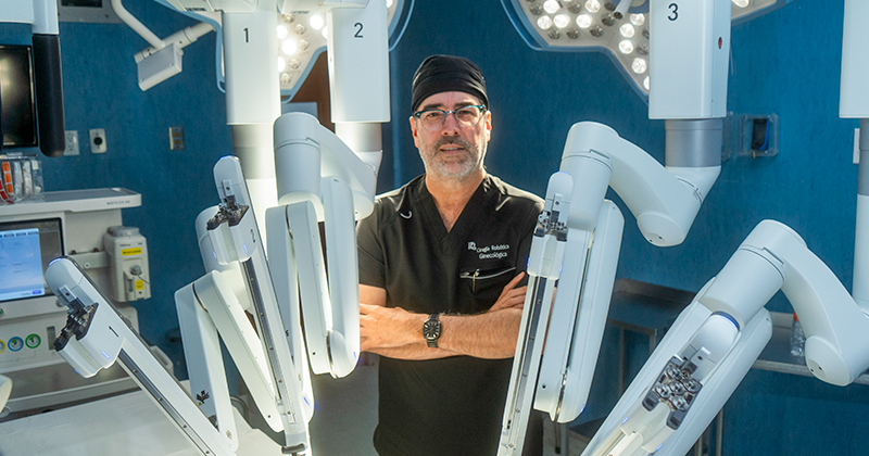 Especializado en cirugía robótica, el Doctor Raúl Domínguez pone a Torreón en el mapa de la medicina de alta precisión en América Latina.