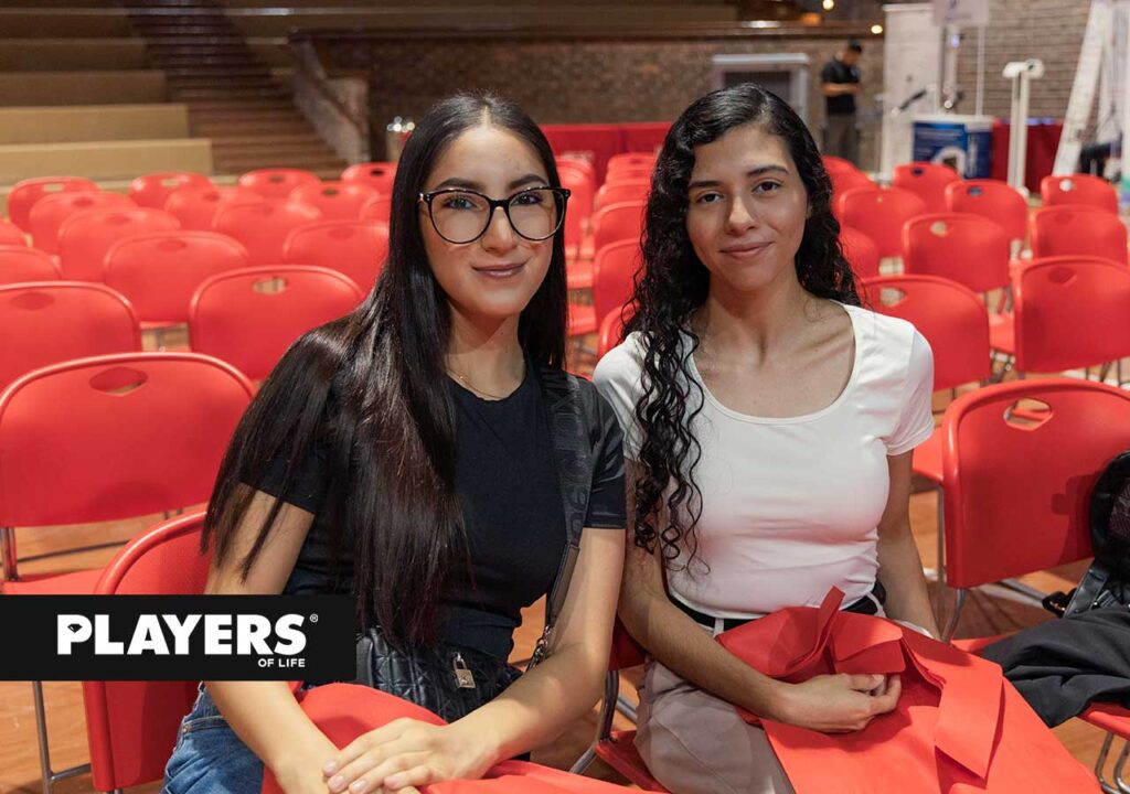 Ana Aguilar y Nelly Muñoz.