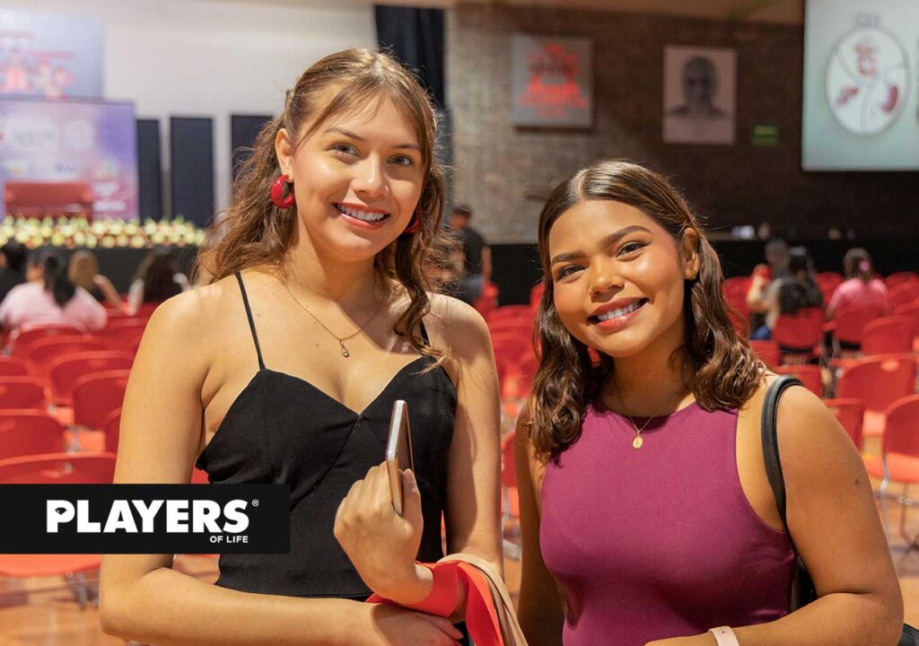 Fernanda Contreras y Alexa Ávila.