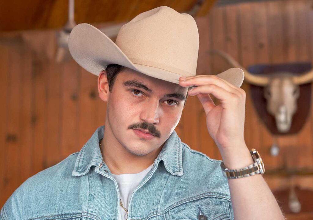 Actualmente tiene tres canciones disponibles en Spotify