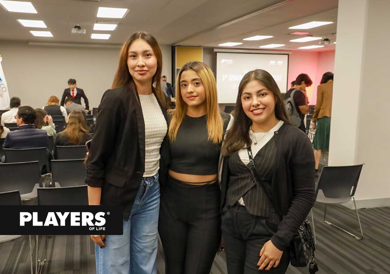 Mafer Flores, Citlaly Bueno y Elizabeth López.