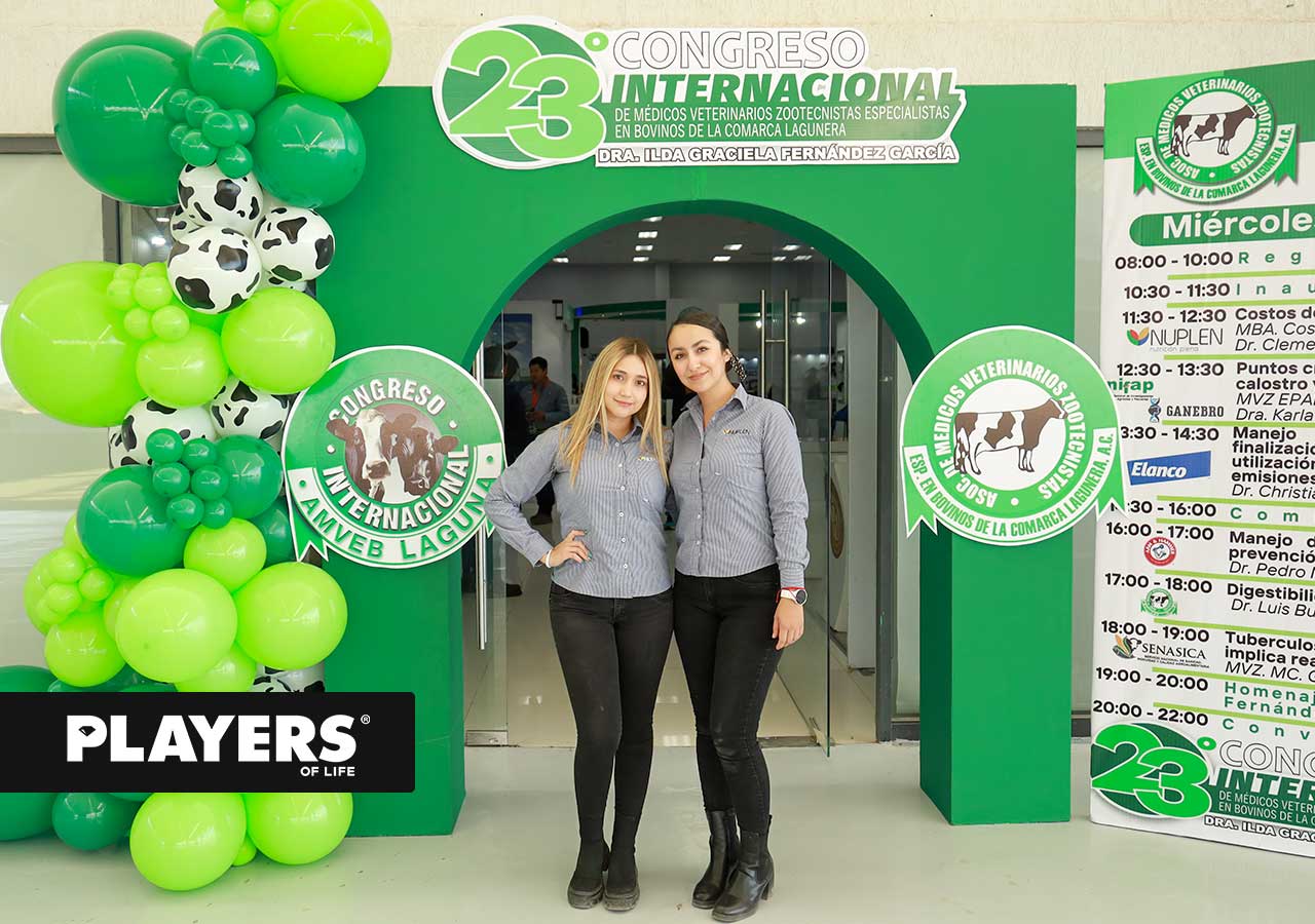 Monserrat Spinosso y Gabriela de la Torre.