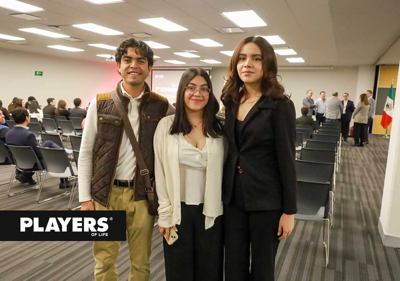 Isaac Macías, Ximena de los Santos y Alejandra Mena.