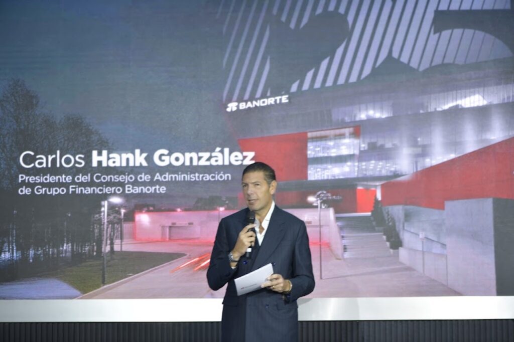 Carlos Hank recordó a su abuelo al colocar la primera piedra del Banorte Centro de Contacto en Monterrey