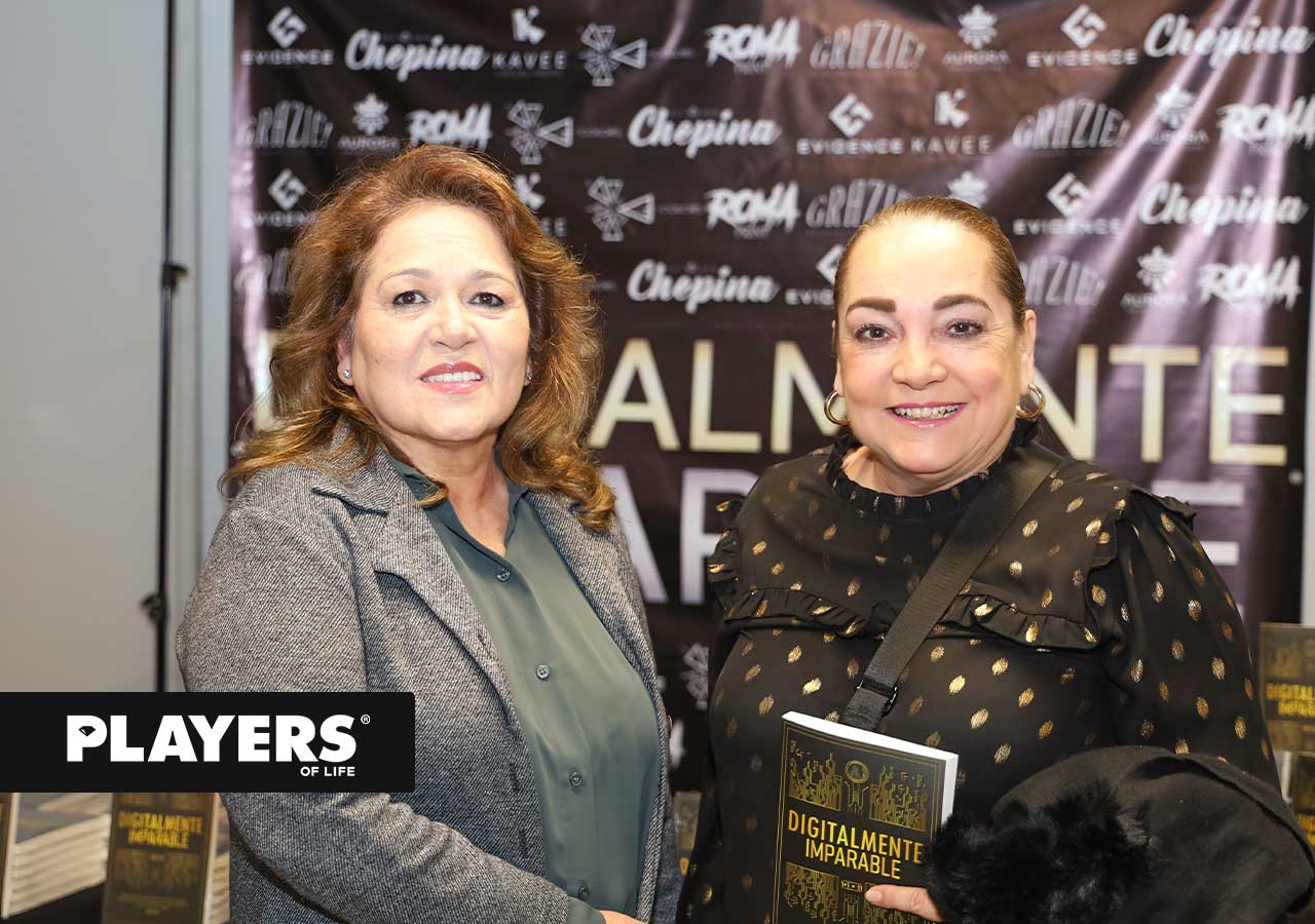 Ana Leticia Urrea y Gloria Casanova.