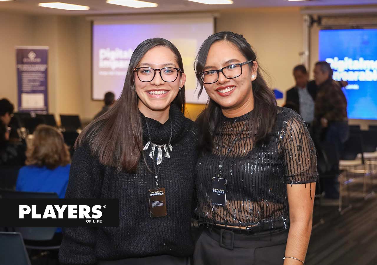 Fernanda Núñez y Astrid Arteaga.