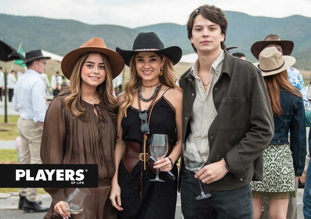 Camila Rodríguez, Anika Hillman y Emilio Bueno 