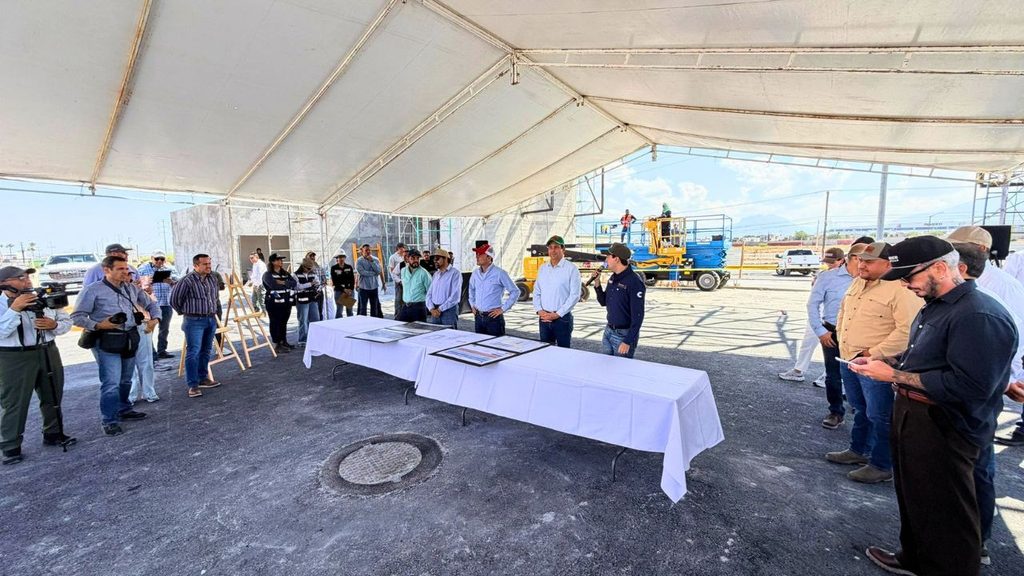 Manolo Jiménez supervisó las obras de Expo Coahuila. Foto: Cortesía