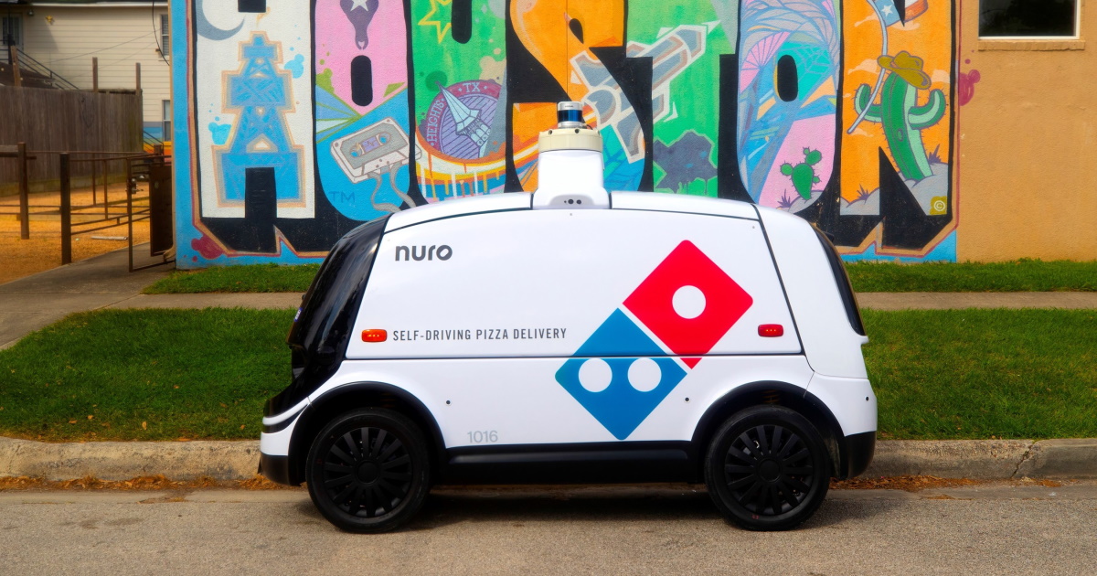 Domino's Pizza reparte a domicilio con un robot autónomo.